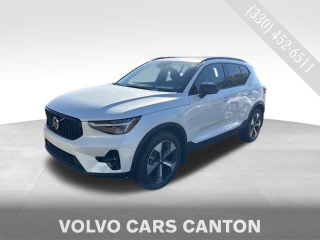 2025 Volvo XC40 Plus Dark Theme