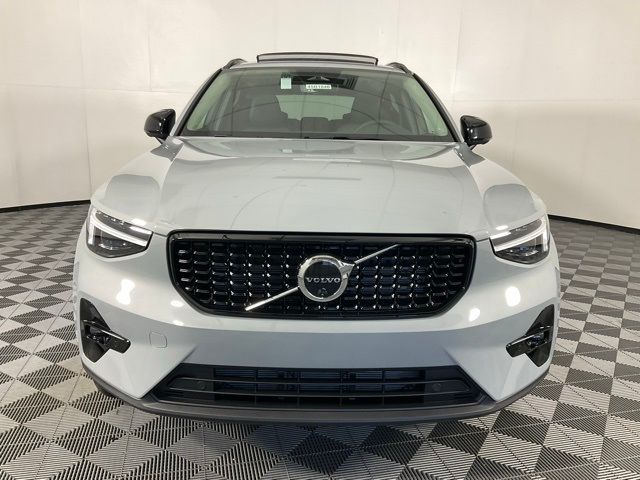 2025 Volvo XC40 Plus Dark Theme