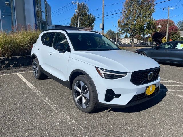 2025 Volvo XC40 Plus Dark Theme