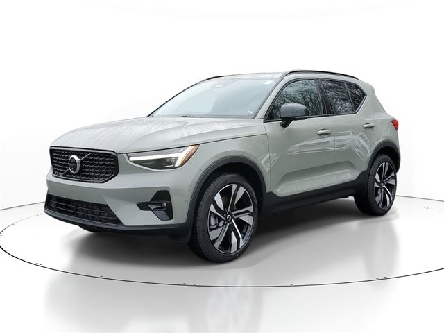 2025 Volvo XC40 Plus Dark Theme