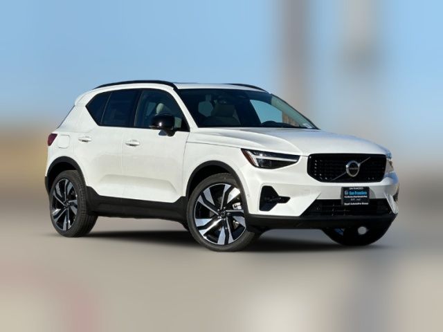 2025 Volvo XC40 Plus Dark Theme