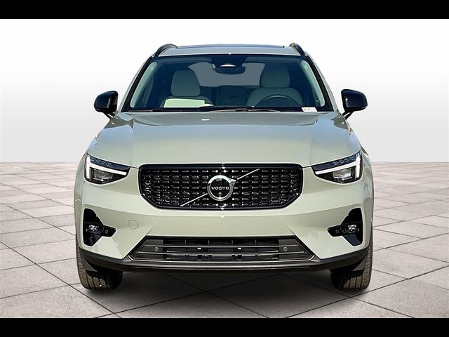 2025 Volvo XC40 Plus Dark Theme