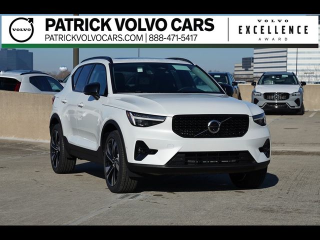 2025 Volvo XC40 Plus Dark Theme