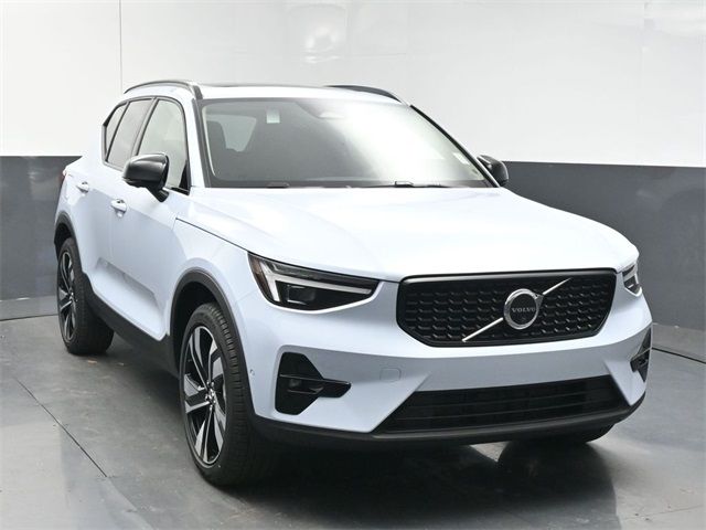 2025 Volvo XC40 Plus Dark Theme