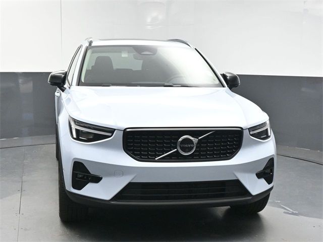 2025 Volvo XC40 Plus Dark Theme