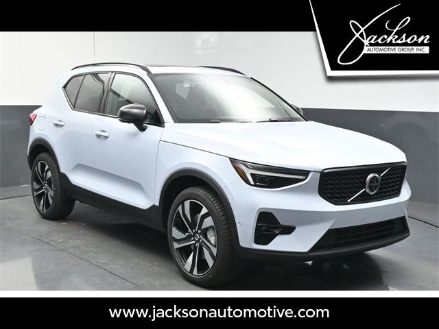 2025 Volvo XC40 Plus Dark Theme