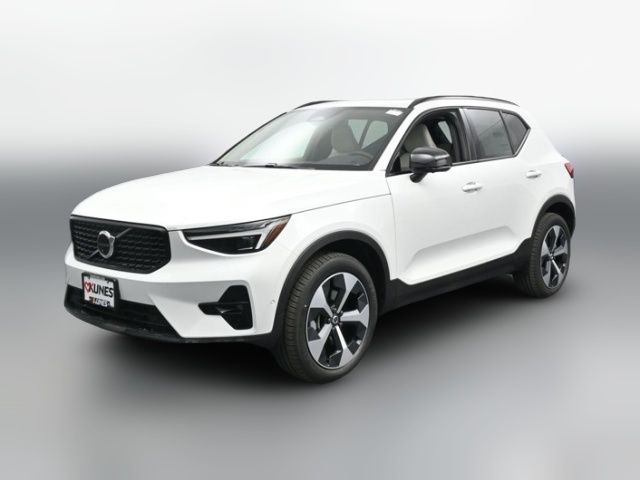 2025 Volvo XC40 Plus Dark Theme