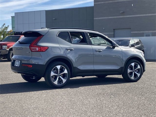 2025 Volvo XC40 Plus Dark Theme