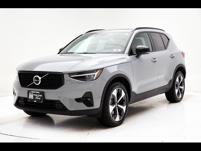 2025 Volvo XC40 Plus Dark Theme
