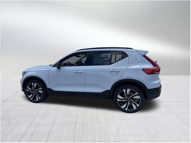 2025 Volvo XC40 Plus Dark Theme