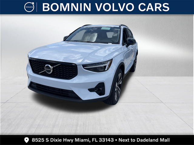 2025 Volvo XC40 Plus Dark Theme