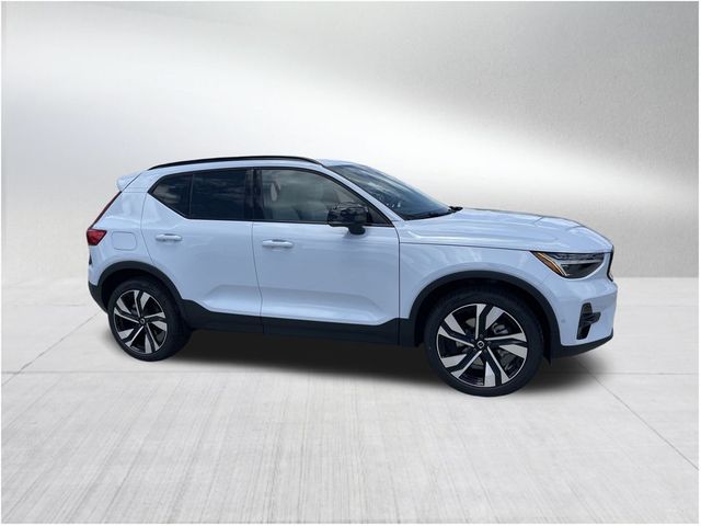 2025 Volvo XC40 Plus Dark Theme