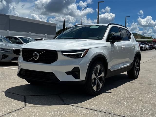 2025 Volvo XC40 Plus Dark Theme