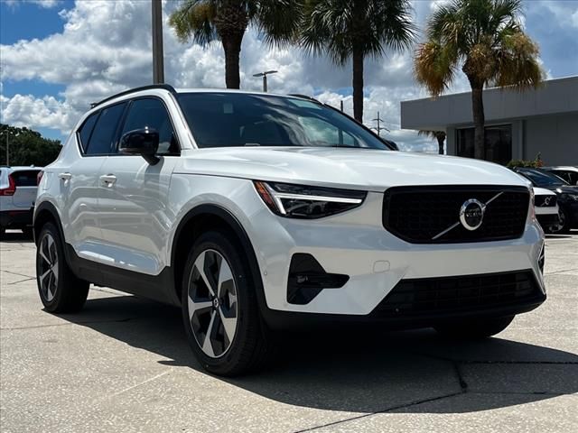 2025 Volvo XC40 Plus Dark Theme