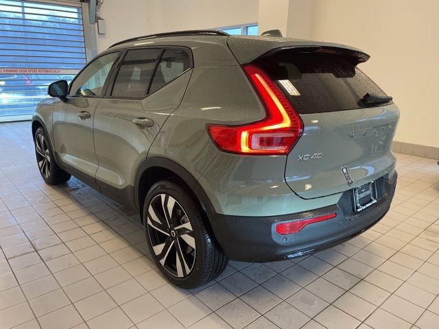 2025 Volvo XC40 Plus Dark Theme