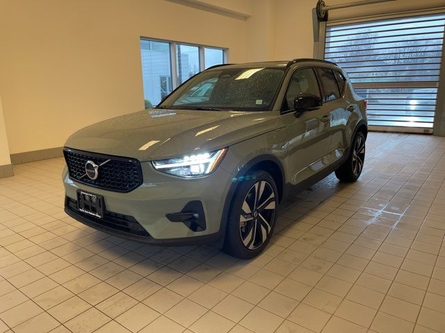 2025 Volvo XC40 Plus Dark Theme