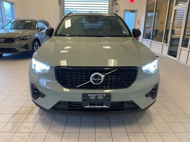 2025 Volvo XC40 Plus Dark Theme