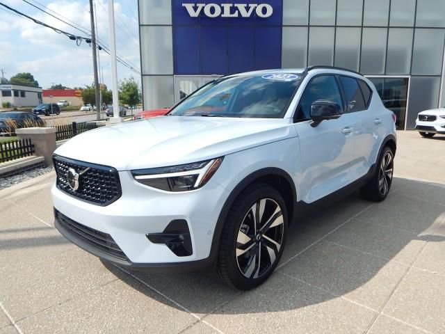 2025 Volvo XC40 Plus Dark Theme