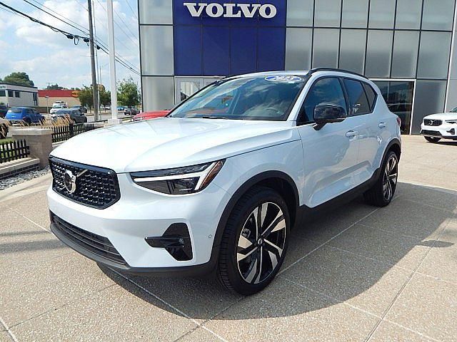 2025 Volvo XC40 Plus Dark Theme