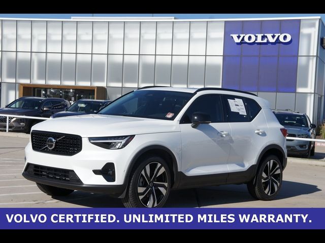 2025 Volvo XC40 Plus Dark Theme