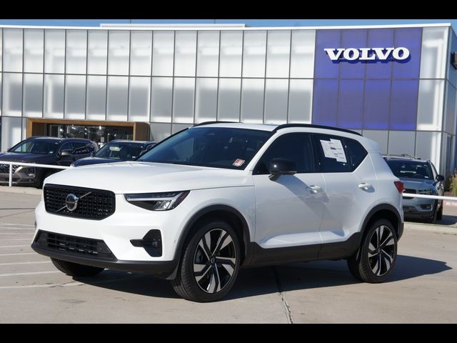 2025 Volvo XC40 Plus Dark Theme