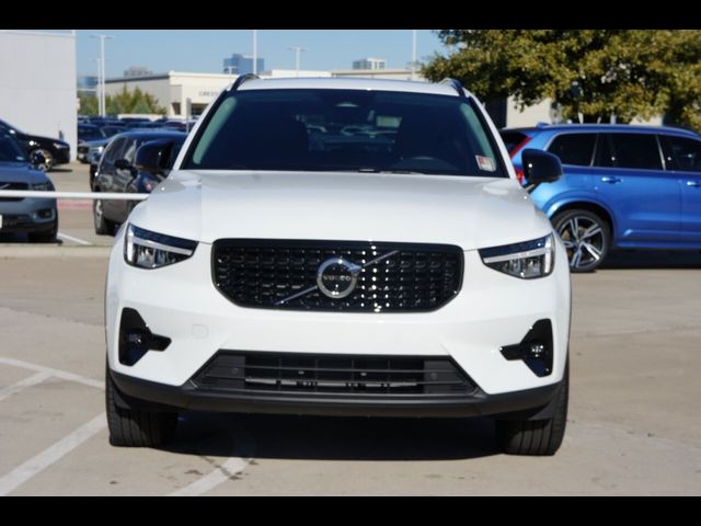 2025 Volvo XC40 Plus Dark Theme