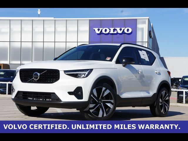 2025 Volvo XC40 Plus Dark Theme