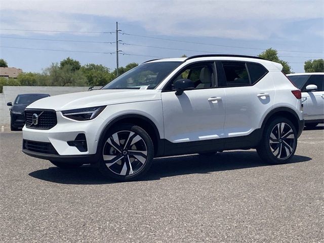 2025 Volvo XC40 Plus Dark Theme