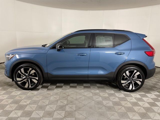 2025 Volvo XC40 Plus Dark Theme