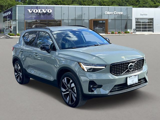 2025 Volvo XC40 Plus Dark Theme