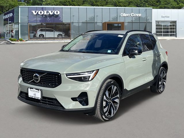 2025 Volvo XC40 Plus Dark Theme