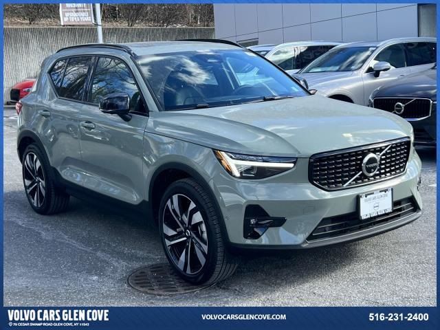 2025 Volvo XC40 Plus Dark Theme