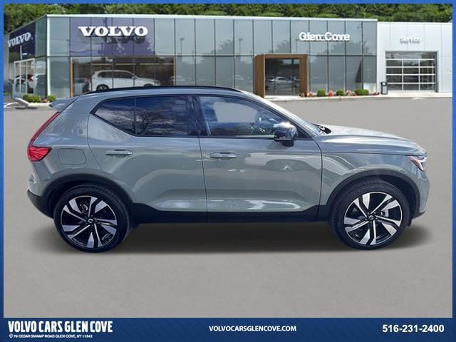 2025 Volvo XC40 Plus Dark Theme