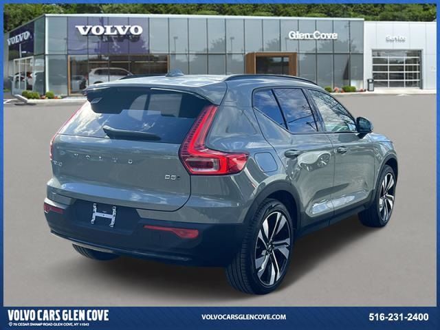 2025 Volvo XC40 Plus Dark Theme