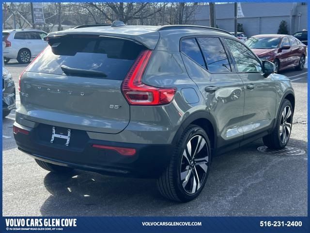 2025 Volvo XC40 Plus Dark Theme