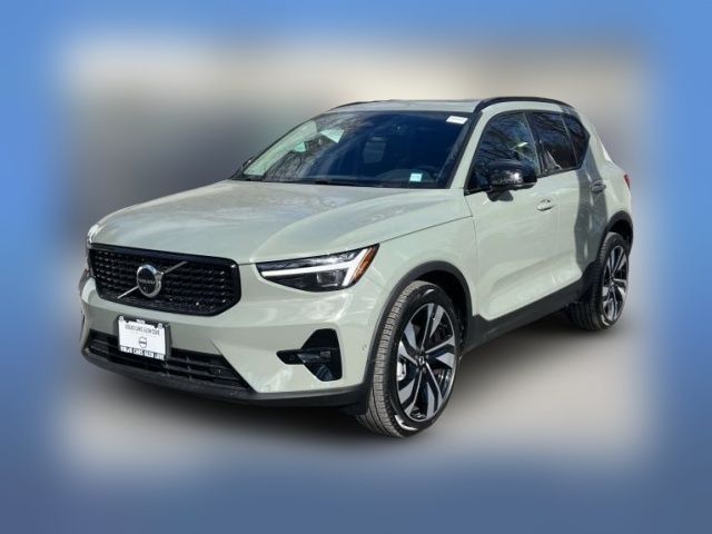 2025 Volvo XC40 Plus Dark Theme