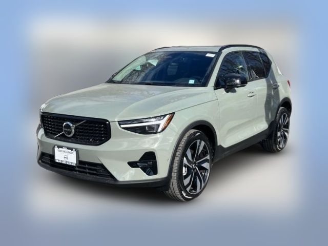 2025 Volvo XC40 Plus Dark Theme