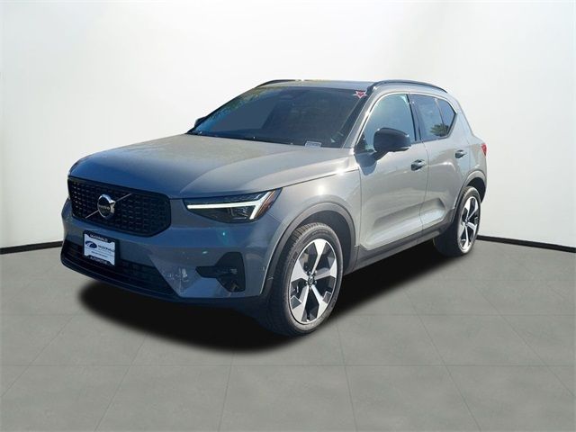 2025 Volvo XC40 Plus Dark Theme