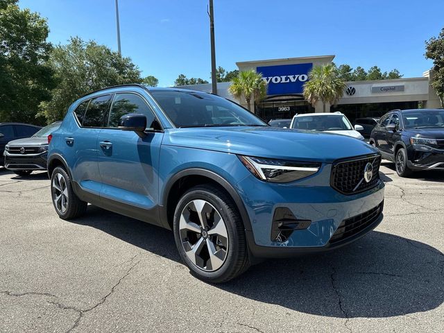 2025 Volvo XC40 Plus Dark Theme