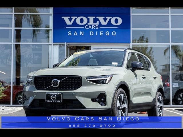 2025 Volvo XC40 Plus Dark Theme