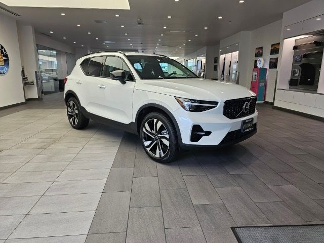 2025 Volvo XC40 Plus Dark Theme