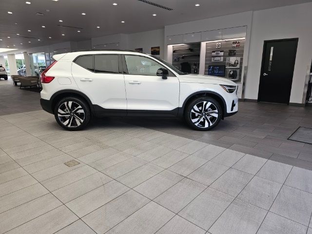 2025 Volvo XC40 Plus Dark Theme