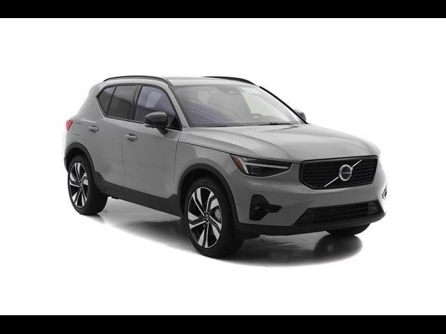 2025 Volvo XC40 Plus Dark Theme