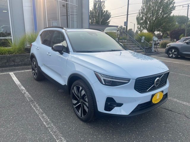 2025 Volvo XC40 Plus Dark Theme