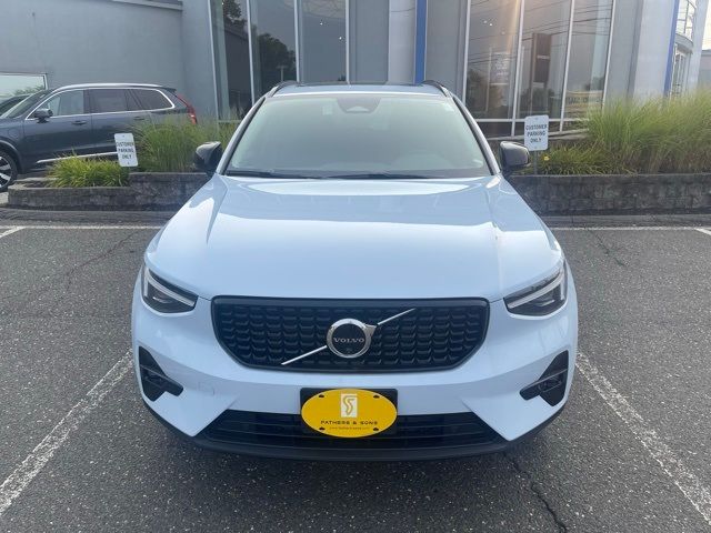 2025 Volvo XC40 Plus Dark Theme