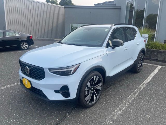 2025 Volvo XC40 Plus Dark Theme