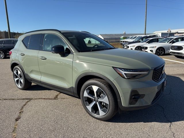 2025 Volvo XC40 Plus Dark Theme