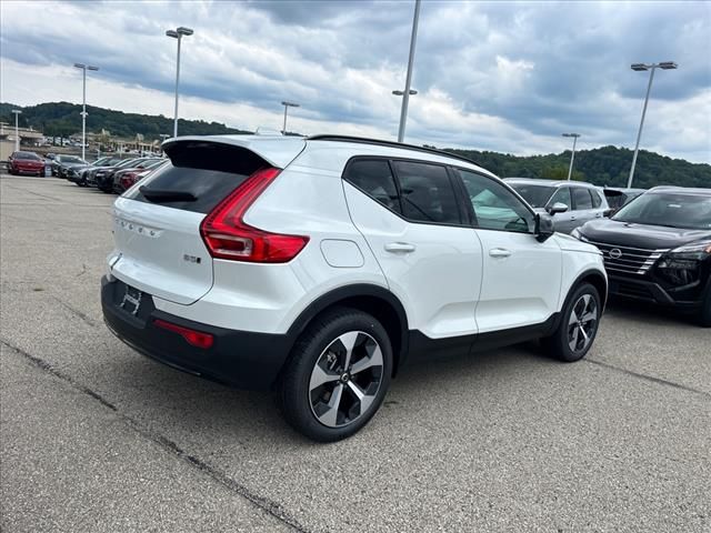 2025 Volvo XC40 Plus Dark Theme