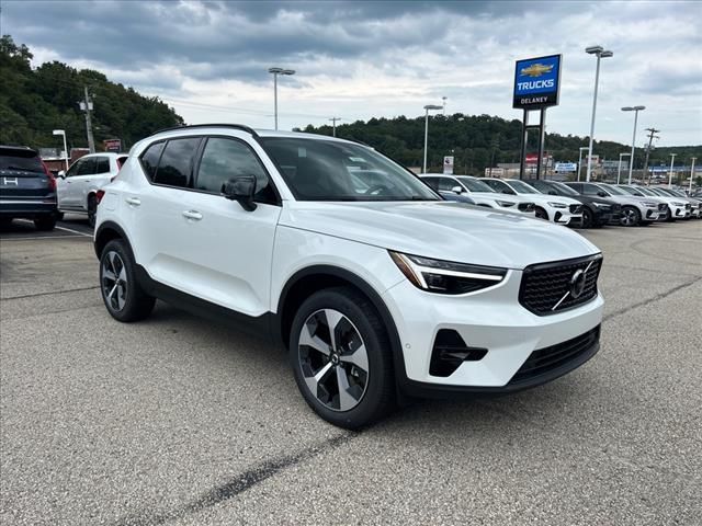 2025 Volvo XC40 Plus Dark Theme