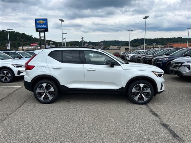 2025 Volvo XC40 Plus Dark Theme